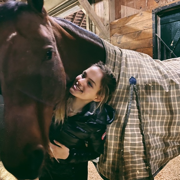 Meet your Posher, Emily - Picture 4 of 5